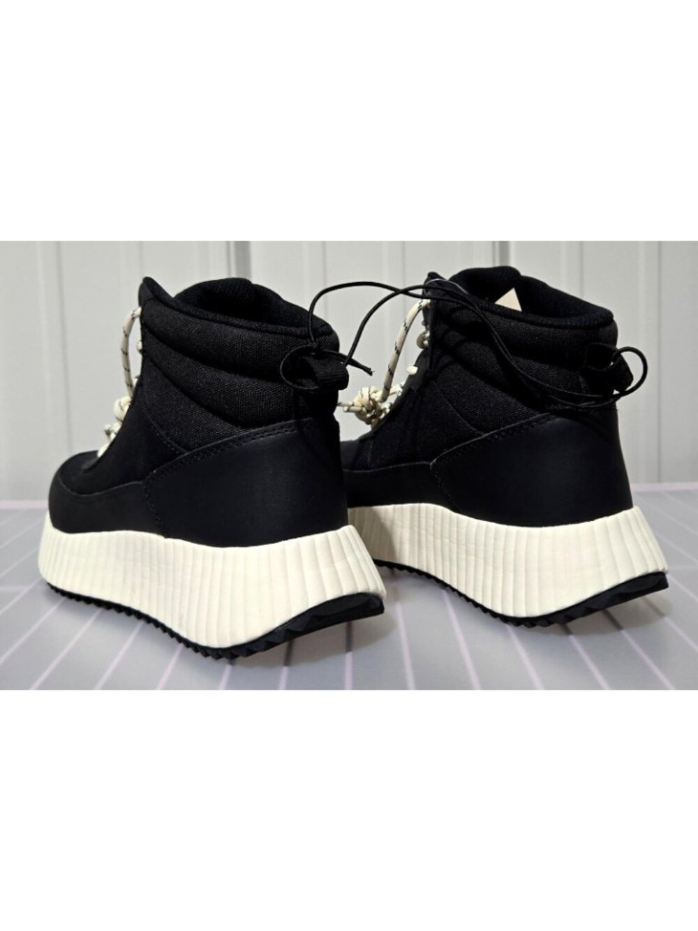 Universal Thread Shyla Black Platform Water Resistant Hiking Boots -- Size 6 - Picture 3 of 6